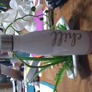 New! Mary Kay Insulated Bottle